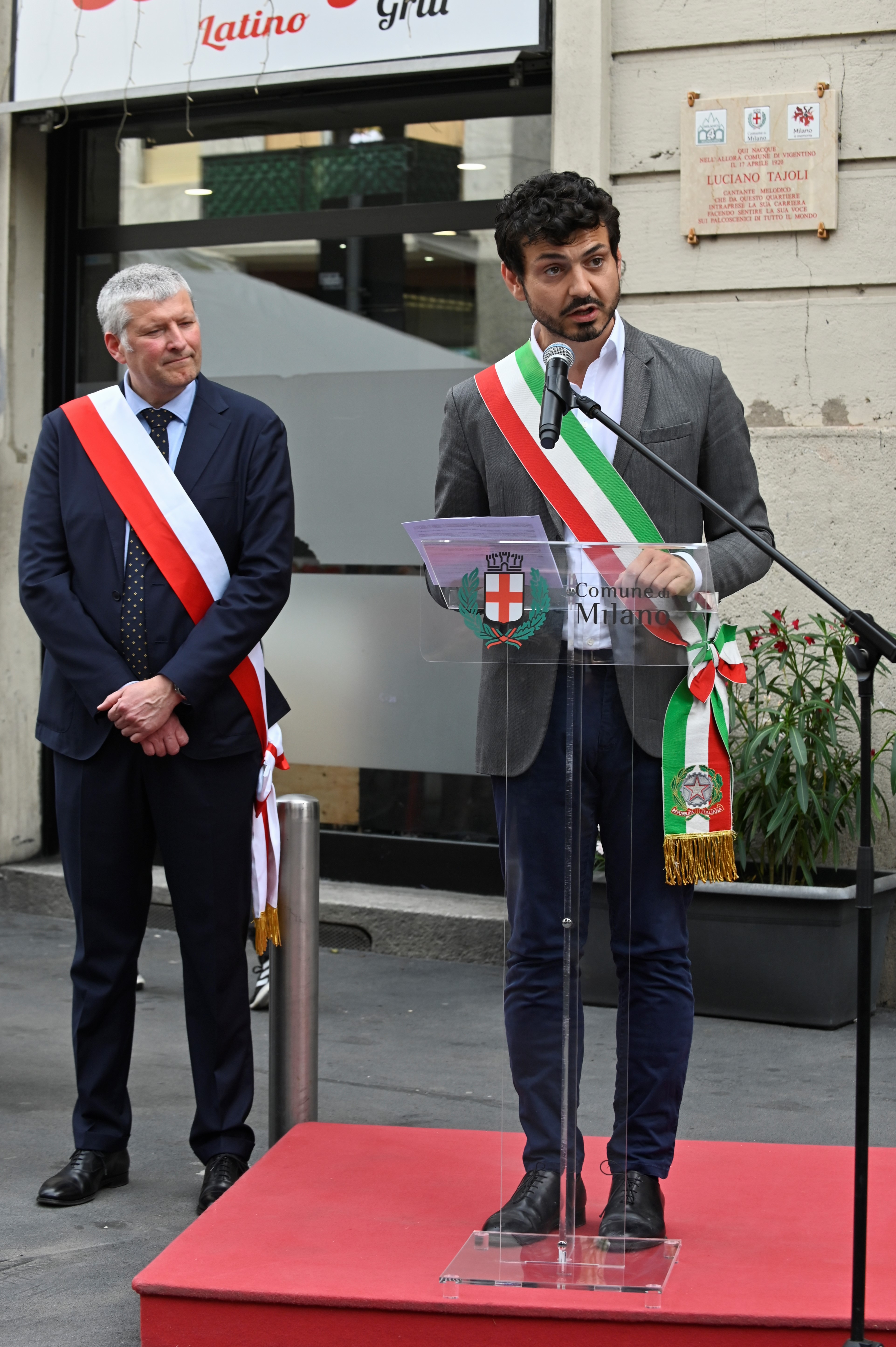 Milano ricorda Luciano Tajoli con una targa in via Bessarione